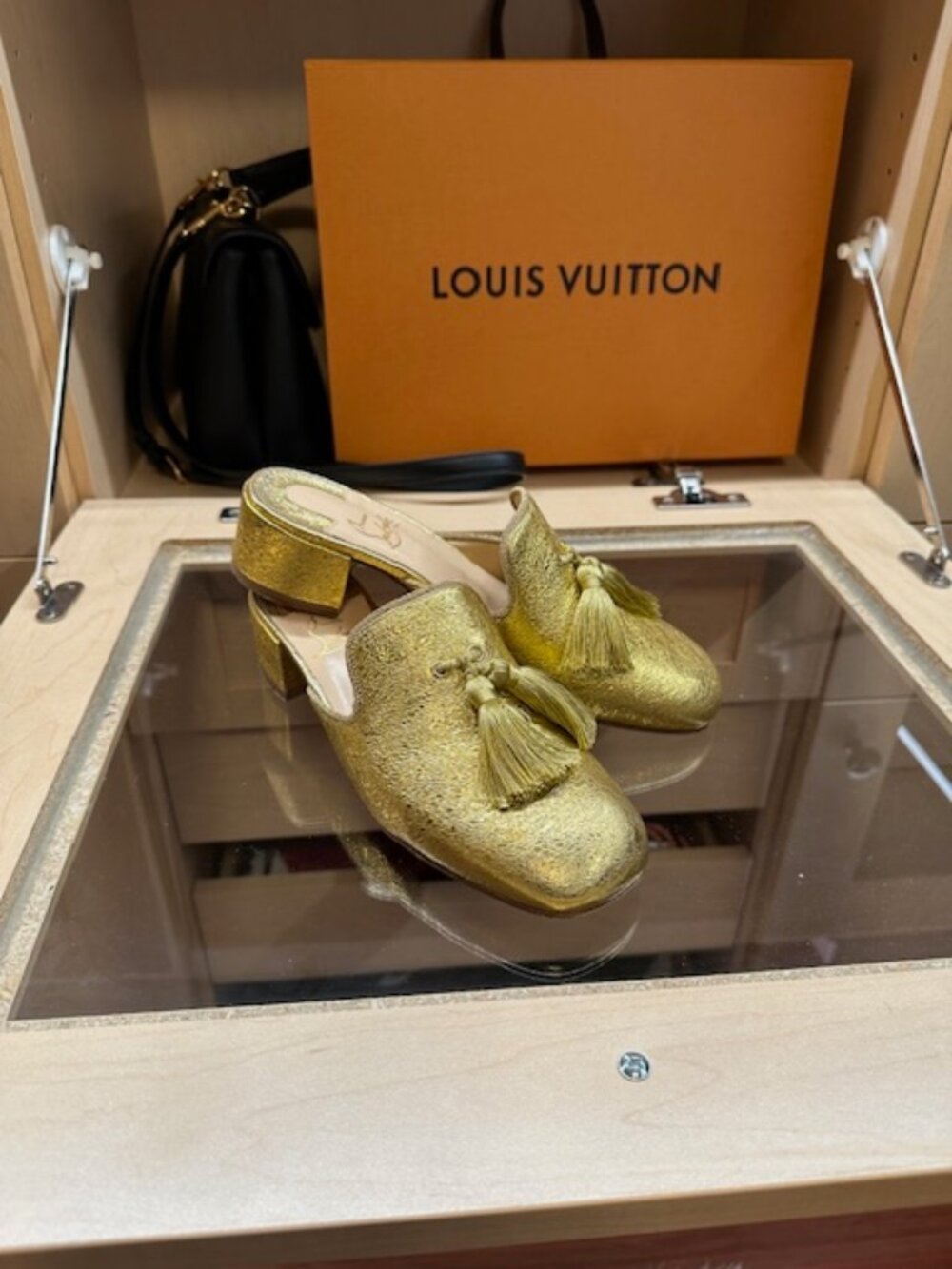 CHRISTIAN LOUBOUTIN GOLD LEATHER SIZE 38 MULES